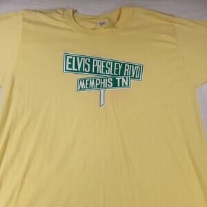 Elvis Presley BLVD Memphis TN Short Sleeve Crew Neck T Shirt Mens Size XL Yellow